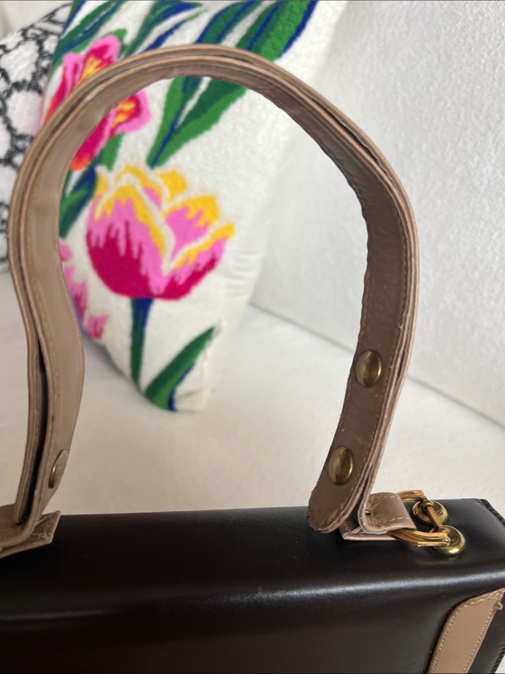 Vintage Black and Tan Structured Top-Handle Satchel - Picture 13 of 16